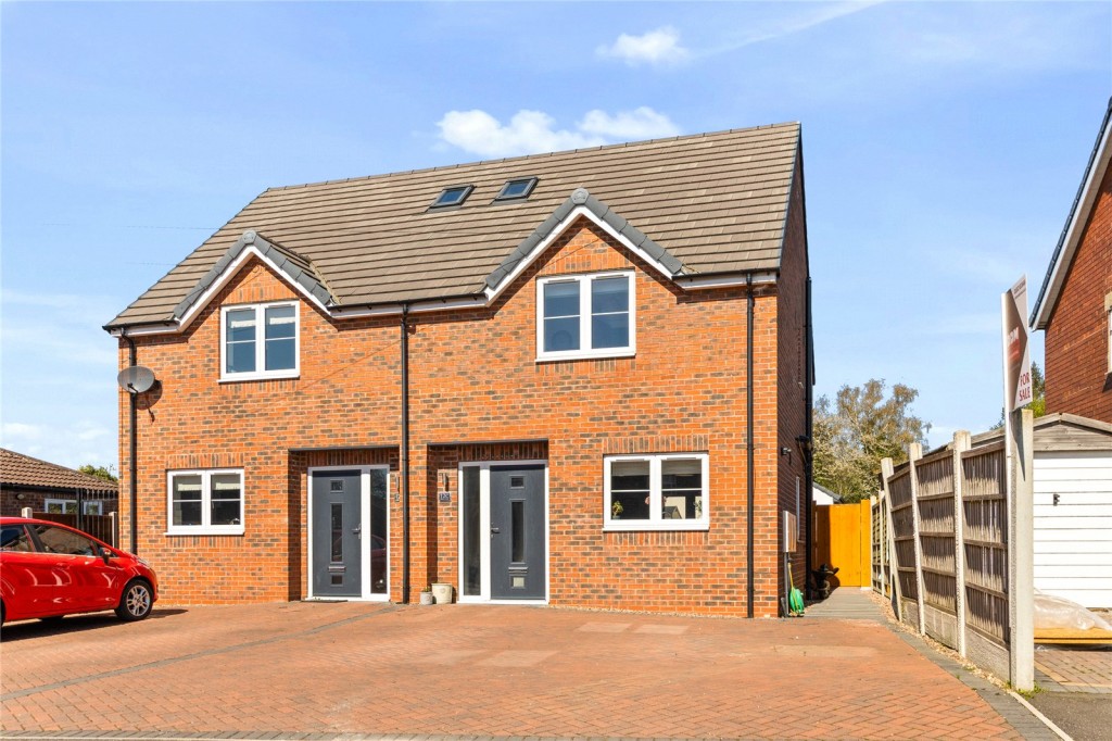3 bedroom Semi-detached house For Sale