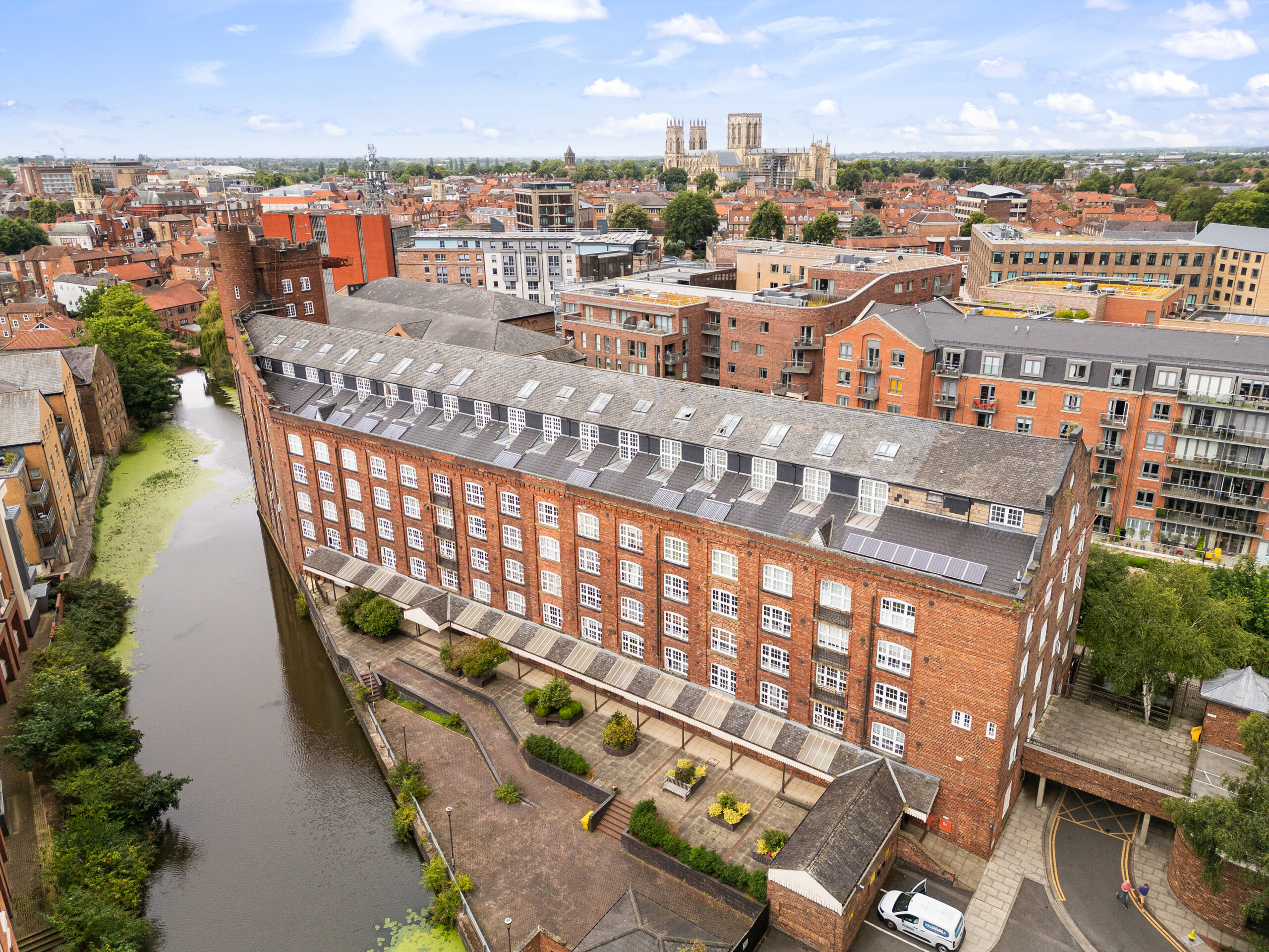 2 bedroom Flat For Sale