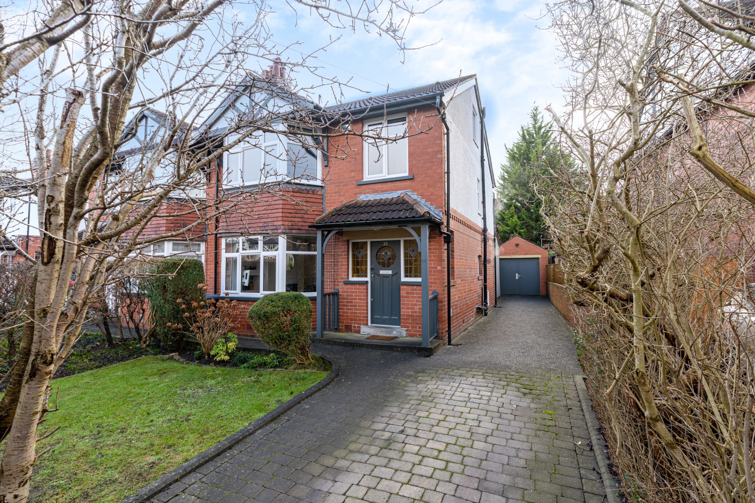 4 bedroom Semi-detached house Under Offer