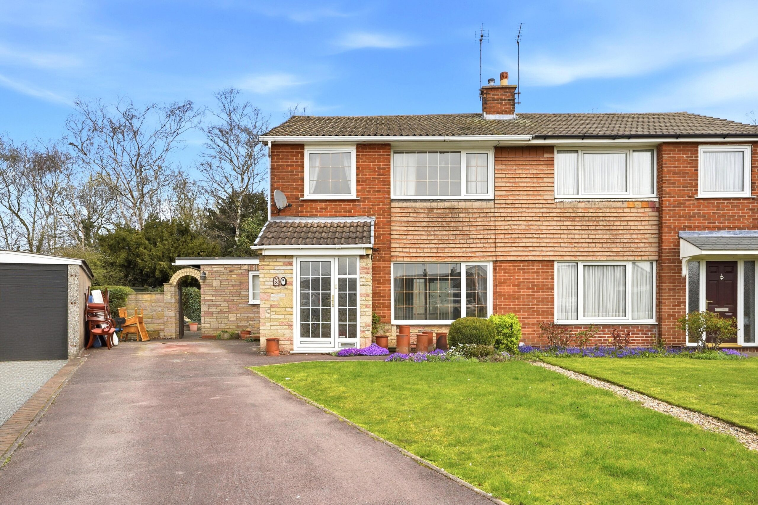 3 bedroom Semi-detached house For Sale