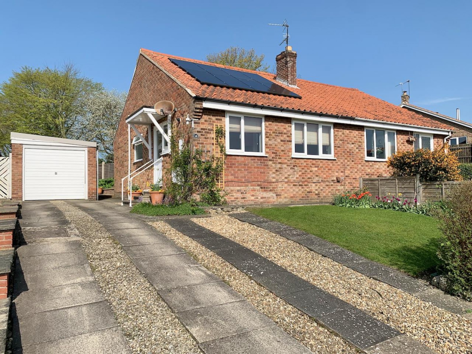 2 bedroom Detached bungalow Sold