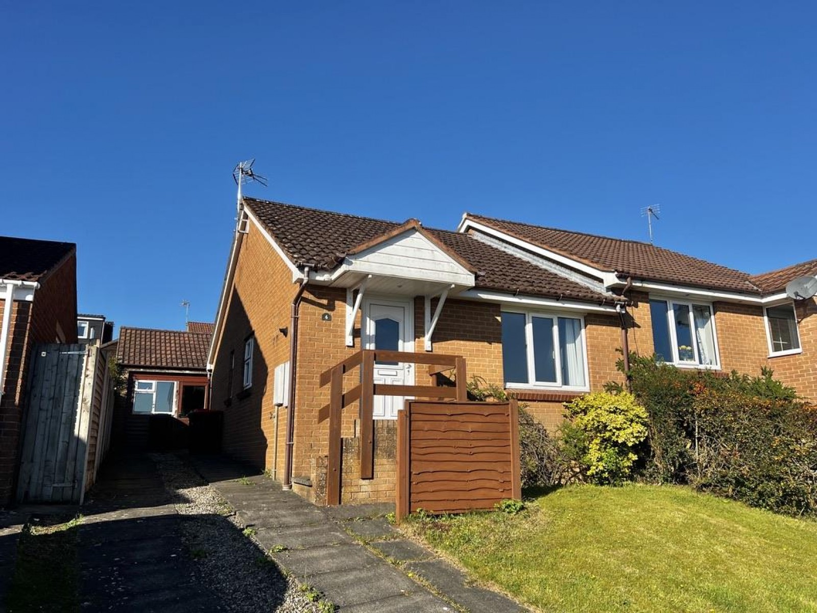 2 bedroom Detached bungalow For Sale