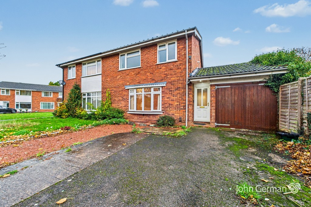 3 bedroom Semi-detached house To Let