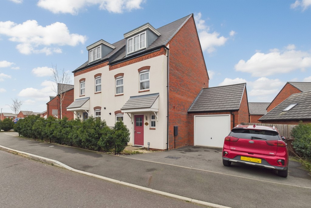 3 bedroom Semi-detached house For Sale