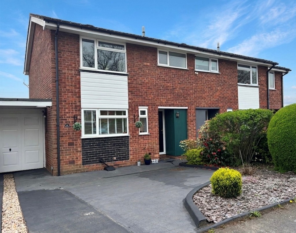 3 bedroom Semi-detached house For Sale