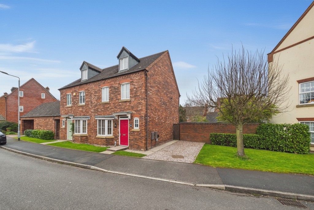 4 bedroom Semi-detached house For Sale