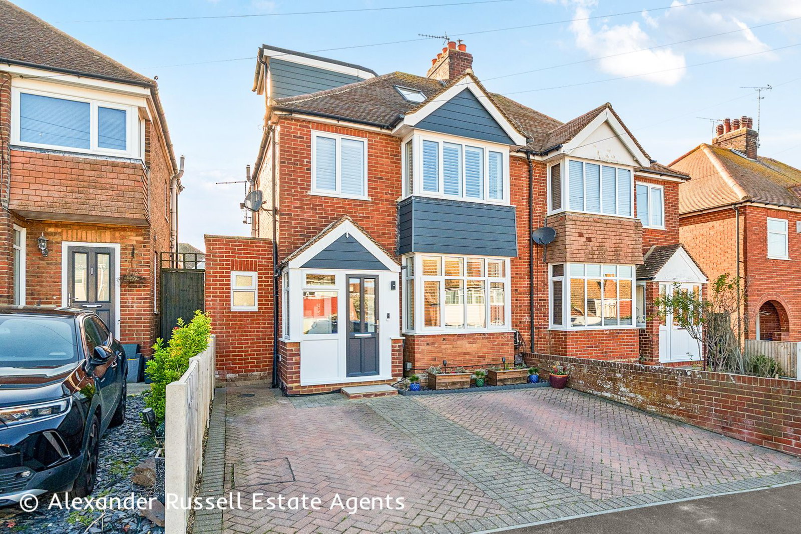 4 bedroom Semi-detached house Under Offer