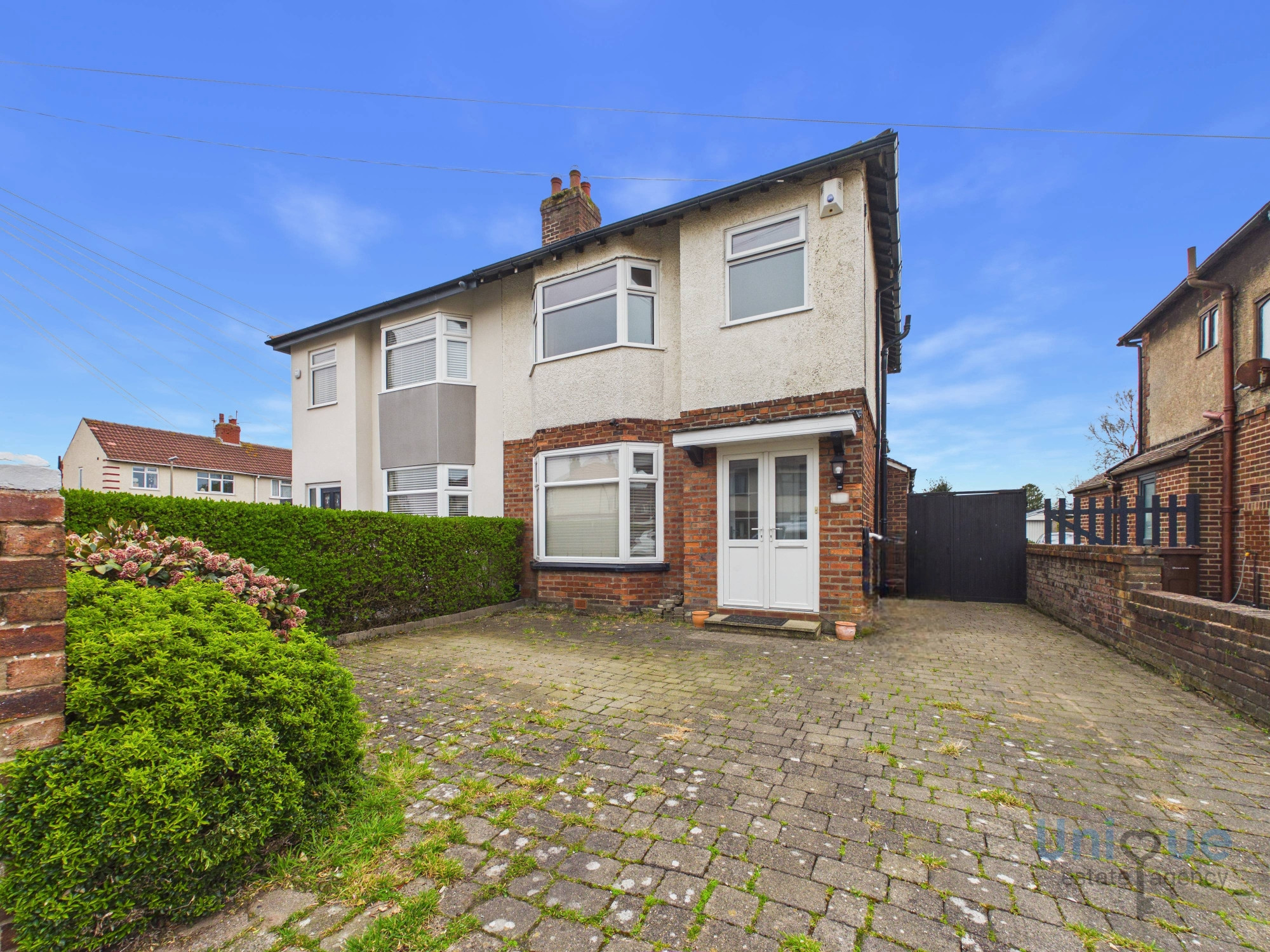 4 bedroom Semi-detached house For Sale