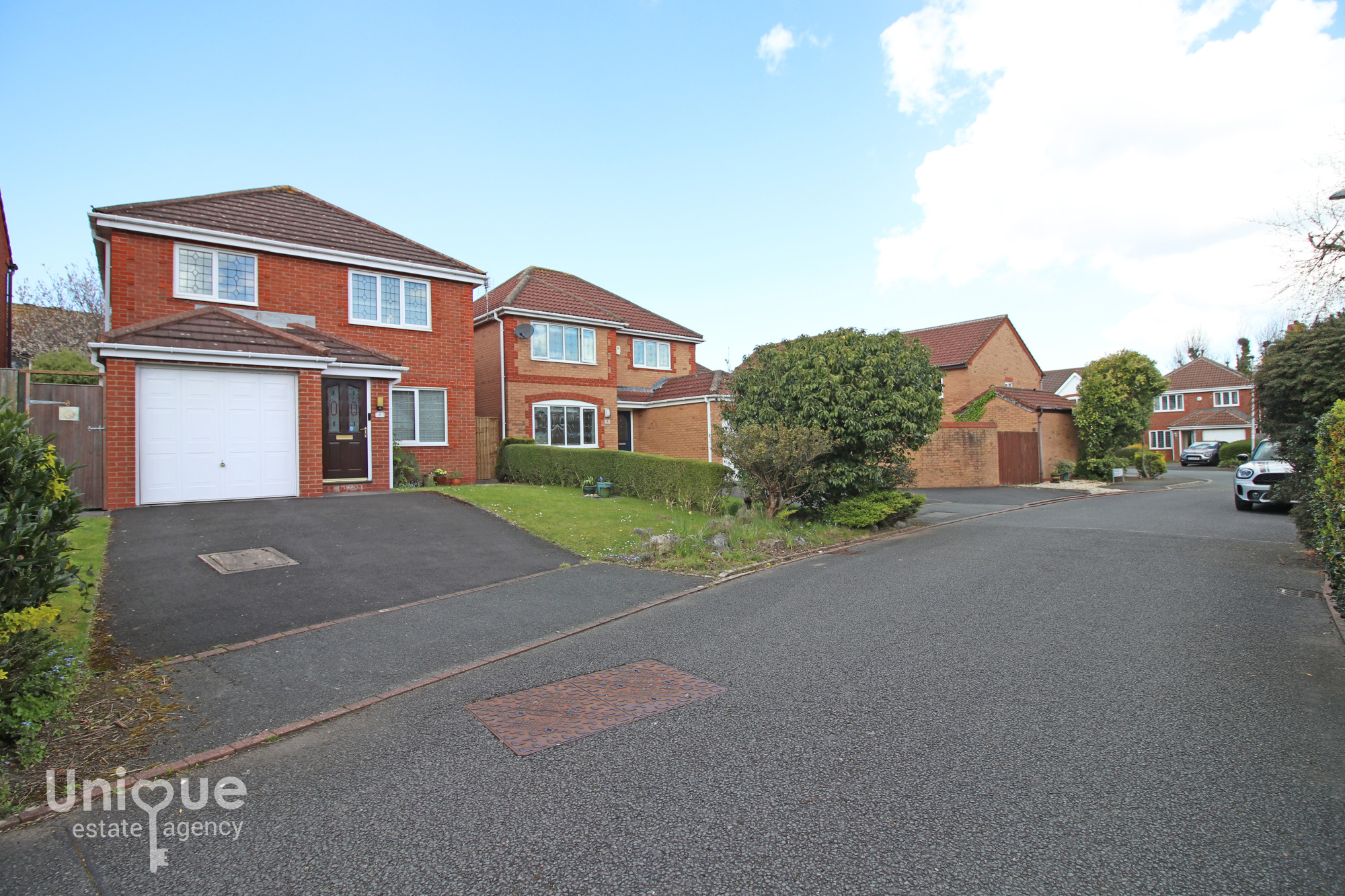 3 bedroom Link detached house For Sale