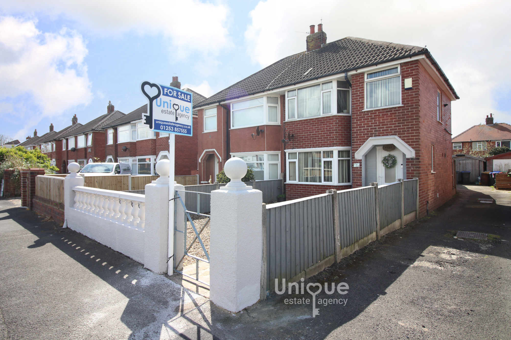3 bedroom Semi-detached house For Sale