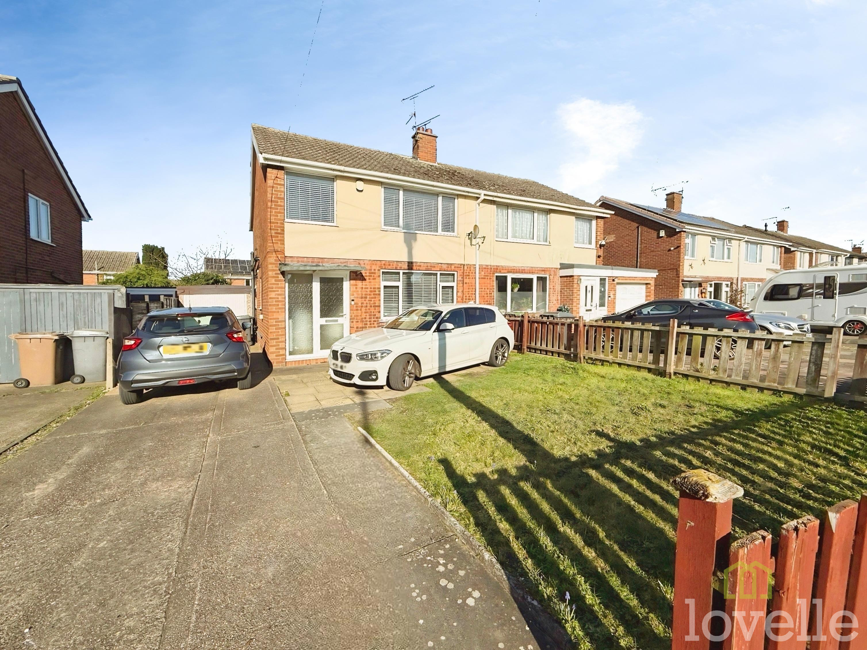 3 bedroom Semi-detached house For Sale