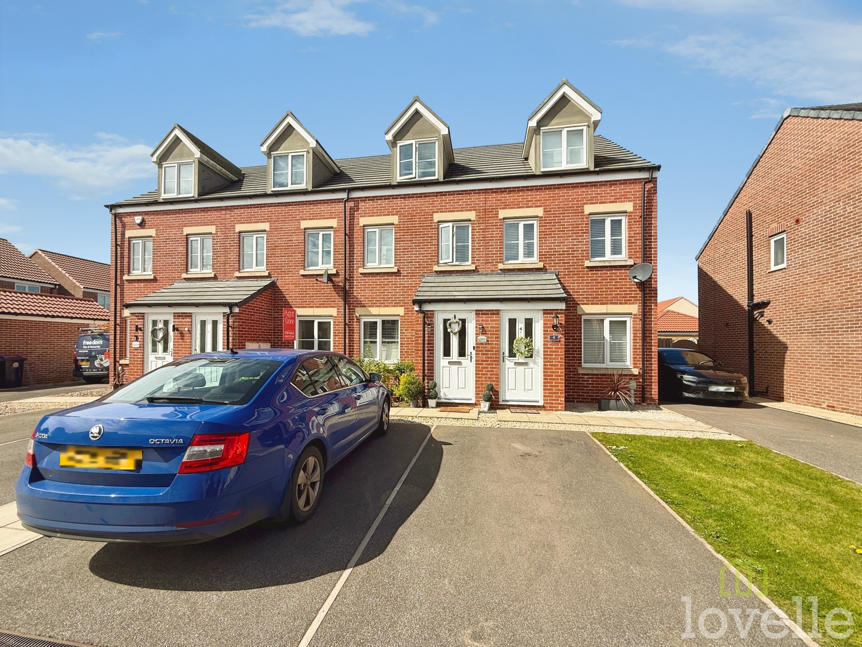 3 bedroom Town house For Sale