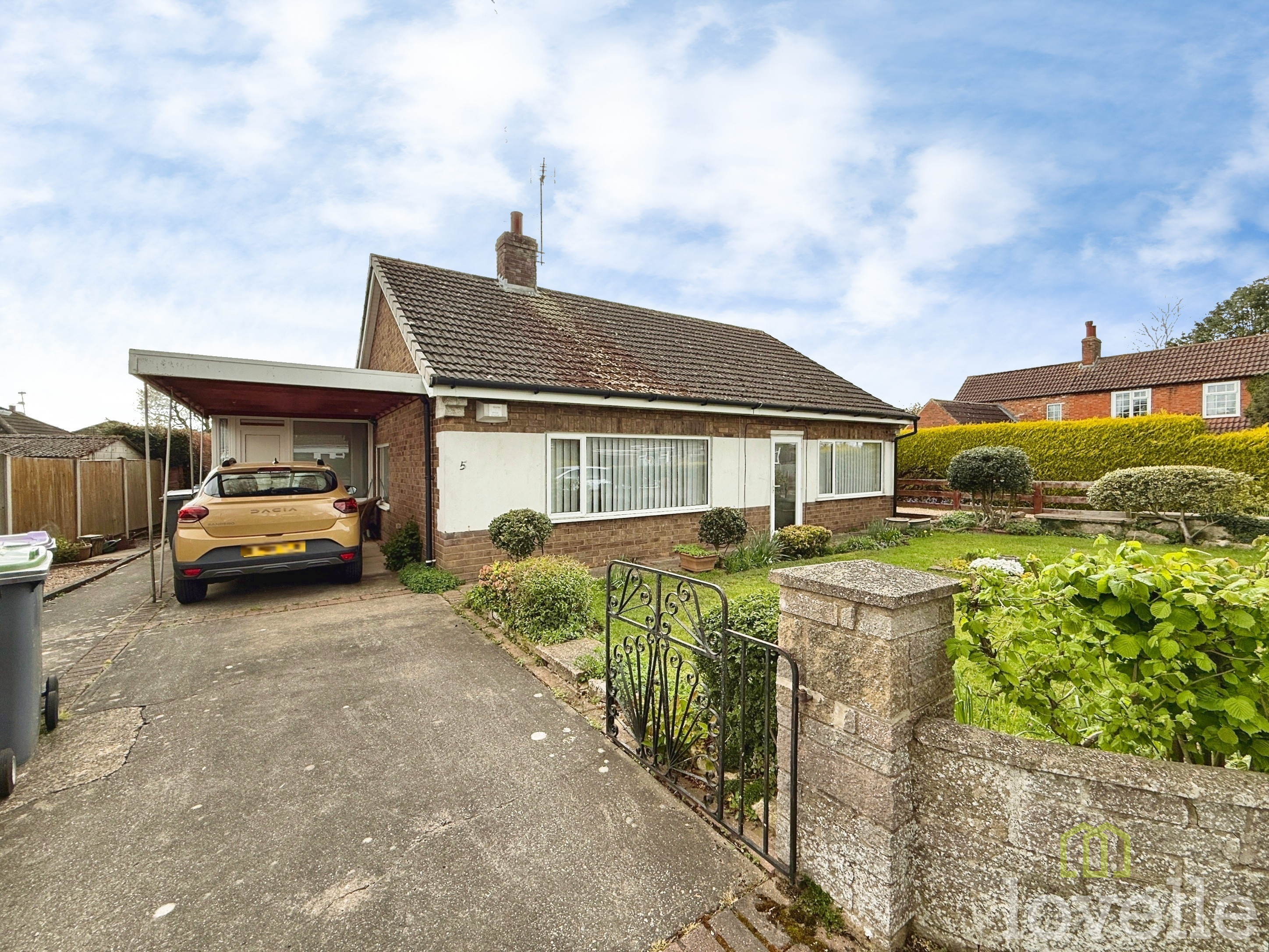 2 bedroom Detached bungalow For Sale