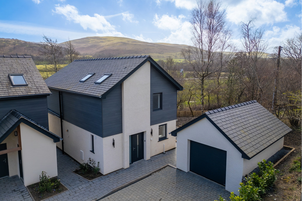 3 bedroom Link detached house For Sale