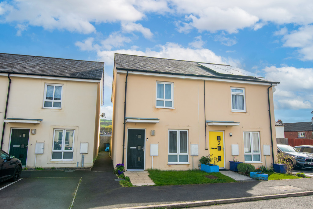 2 bedroom Semi-detached house For Sale