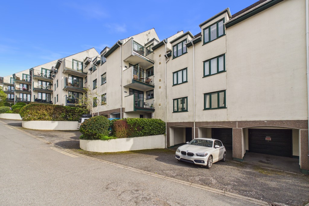 1 bedroom Block of Apartments For Sale