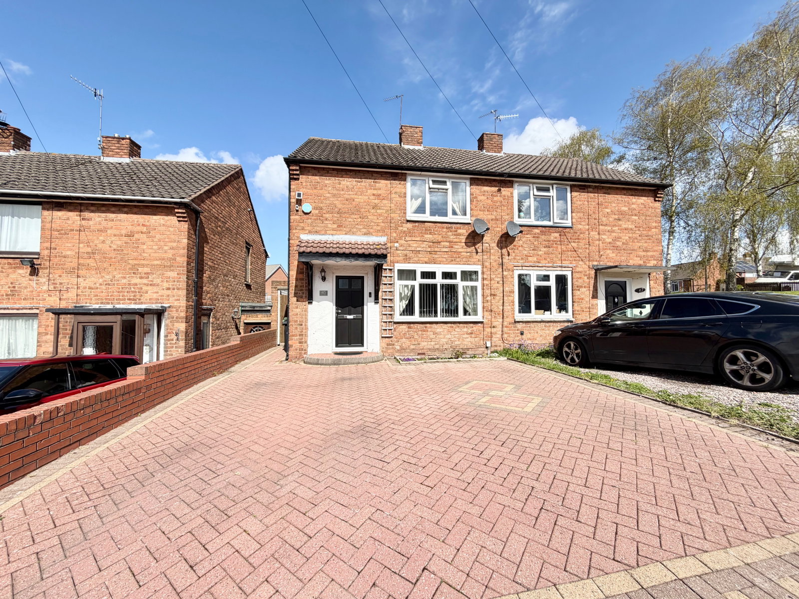 2 bedroom Semi-detached house Under Offer