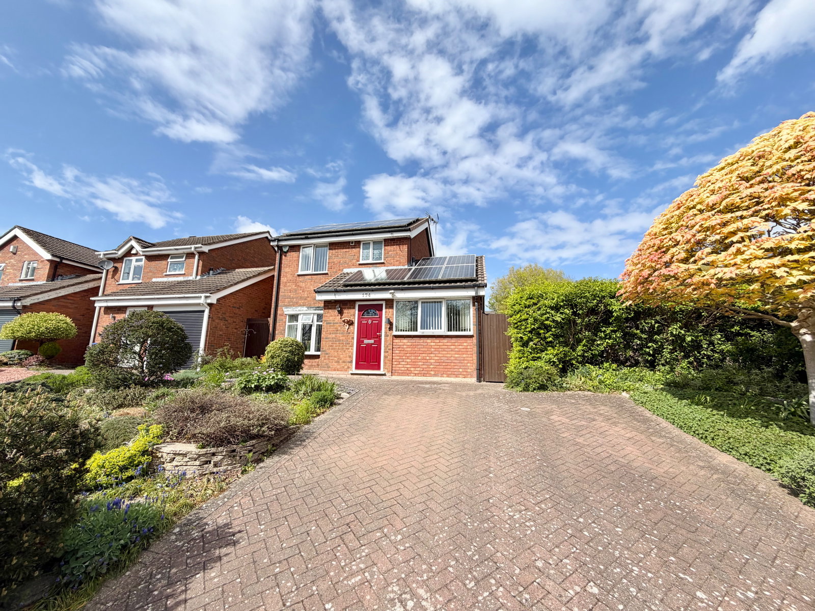 3 bedroom Detached house Under Offer
