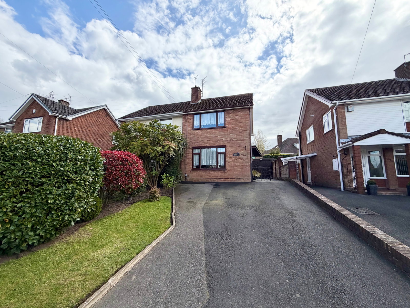 1 bedroom Semi-detached house Under Offer
