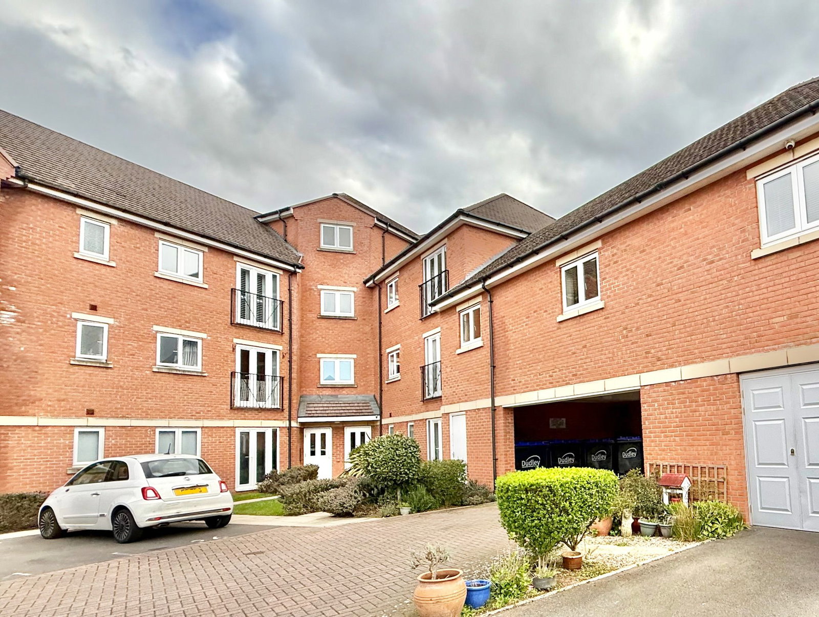 2 bedroom Apartment For Sale