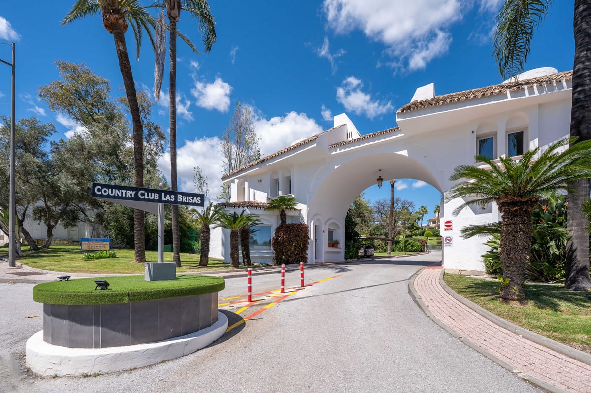 4 bedroom Apartment For Sale