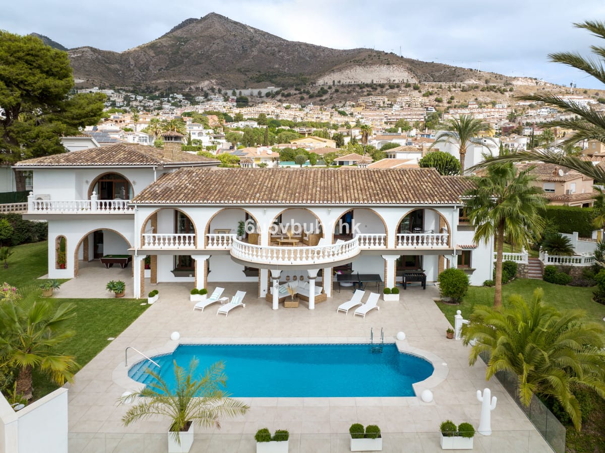 6 bedroom Villa For Sale