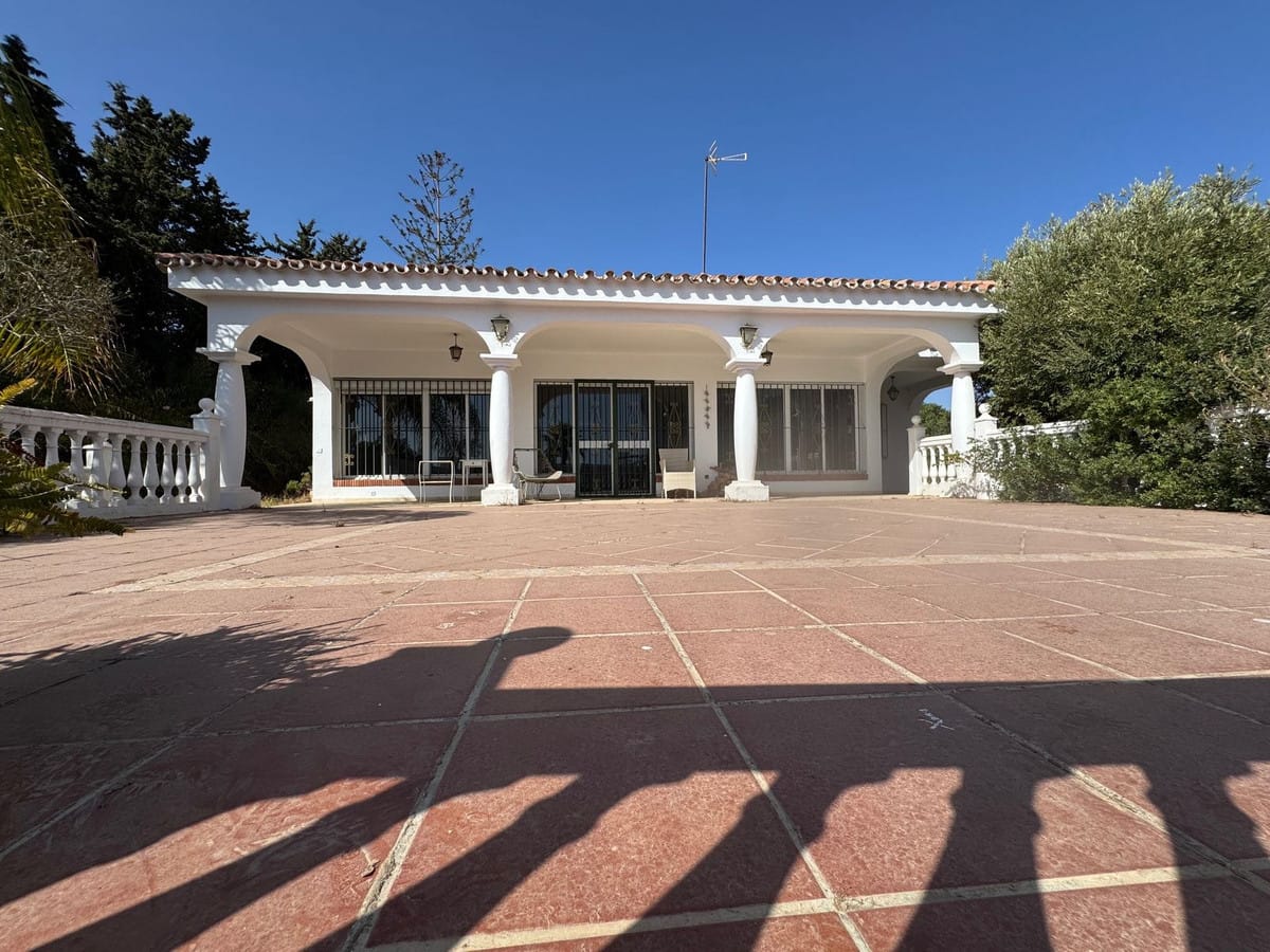 5 bedroom Villa For Sale