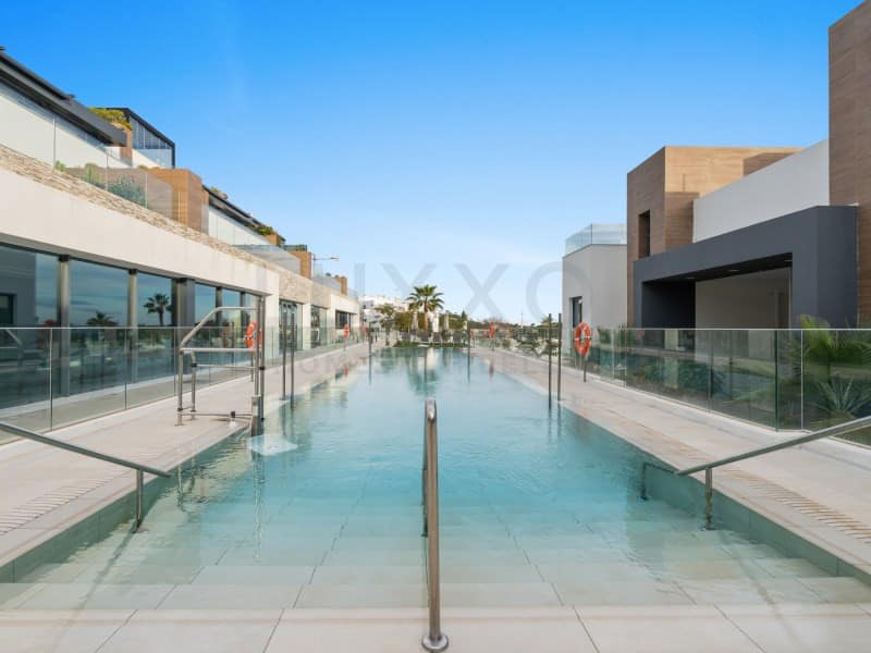 3 bedroom Apartment For Sale