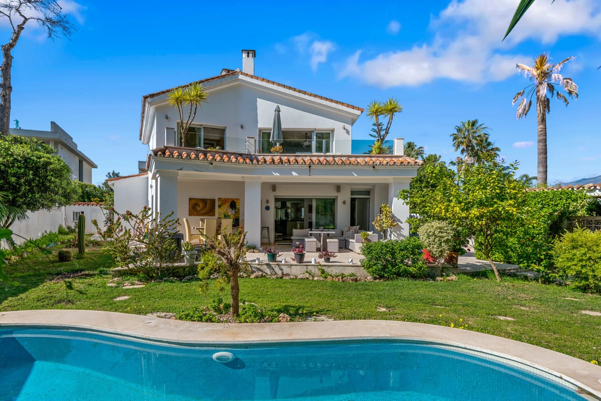 5 bedroom Villa For Sale
