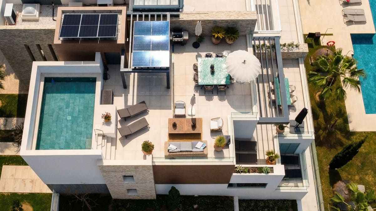 3 bedroom Apartment For Sale