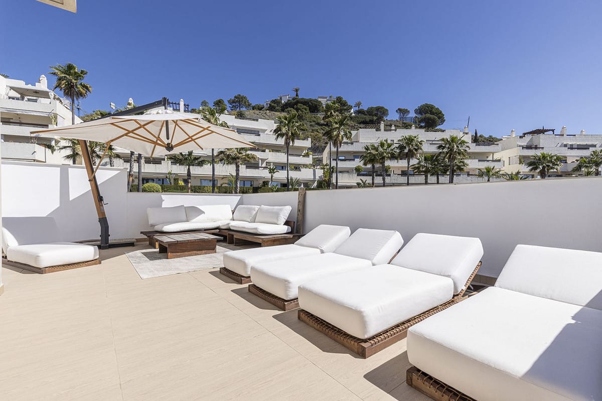 3 bedroom Apartment For Sale
