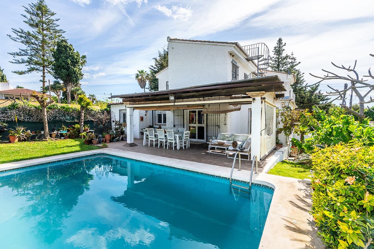 6 bedroom Villa For Sale