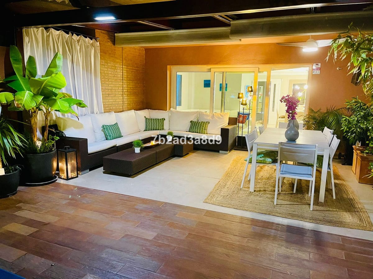 5 bedroom Villa For Sale