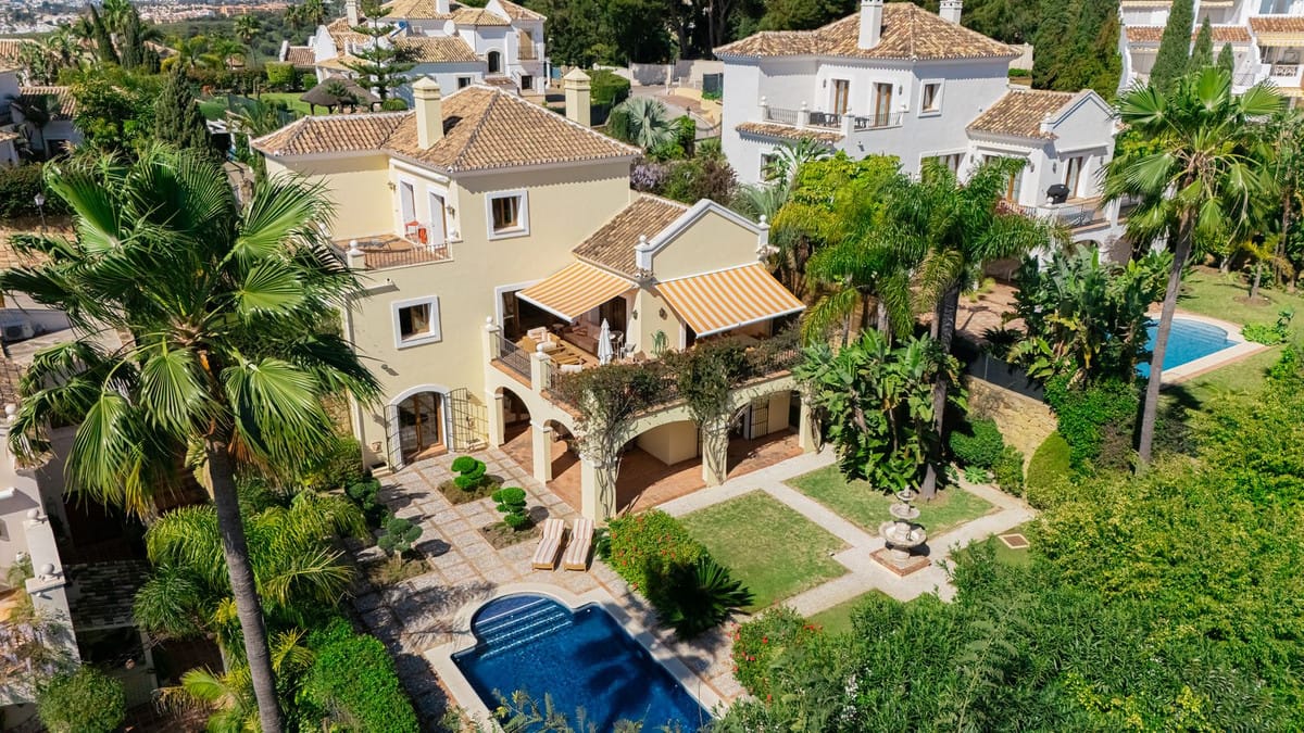 5 bedroom Villa For Sale