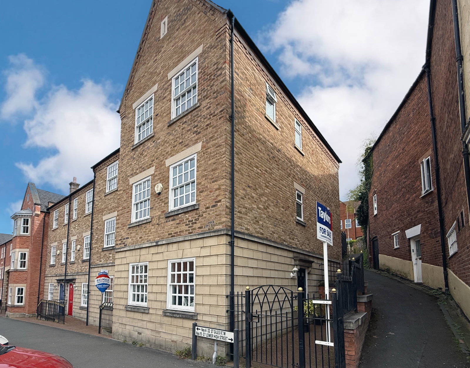 4 bedroom Terraced House For Sale