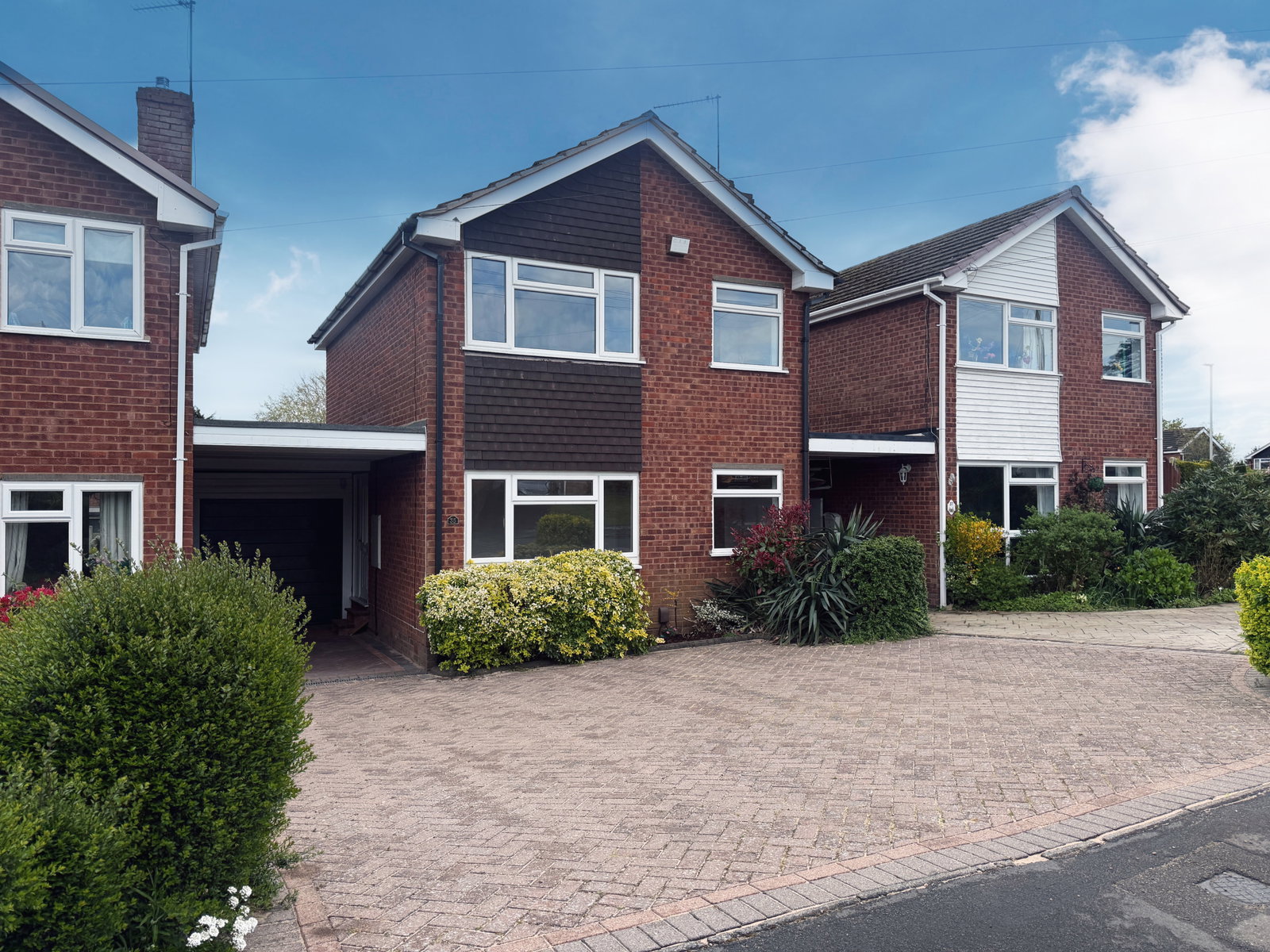 3 bedroom Link detached house For Sale