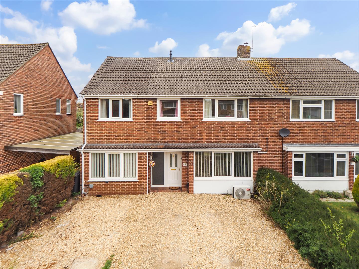 4 bedroom Semi-detached house Under Offer