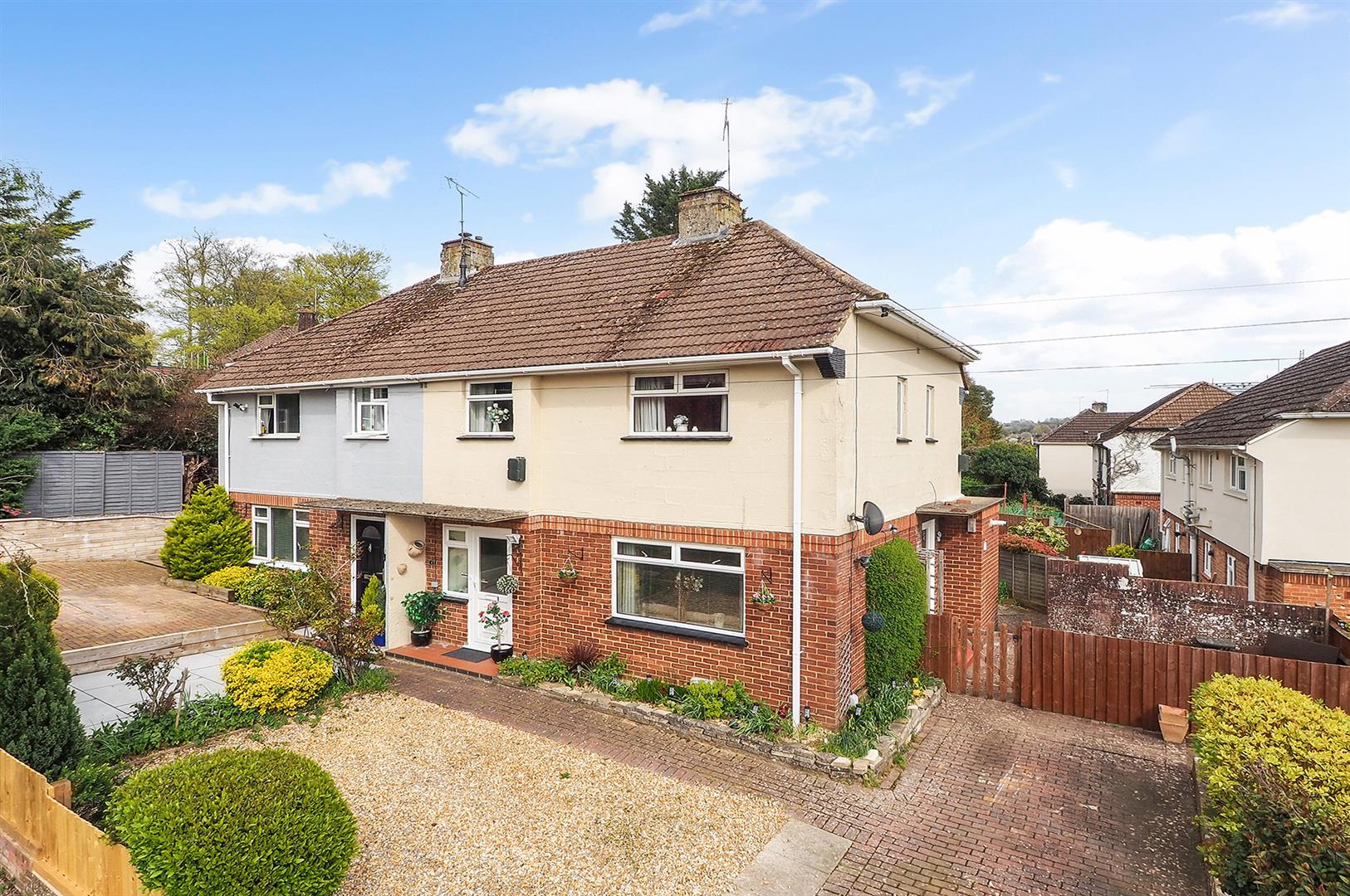 3 bedroom Semi-detached house For Sale