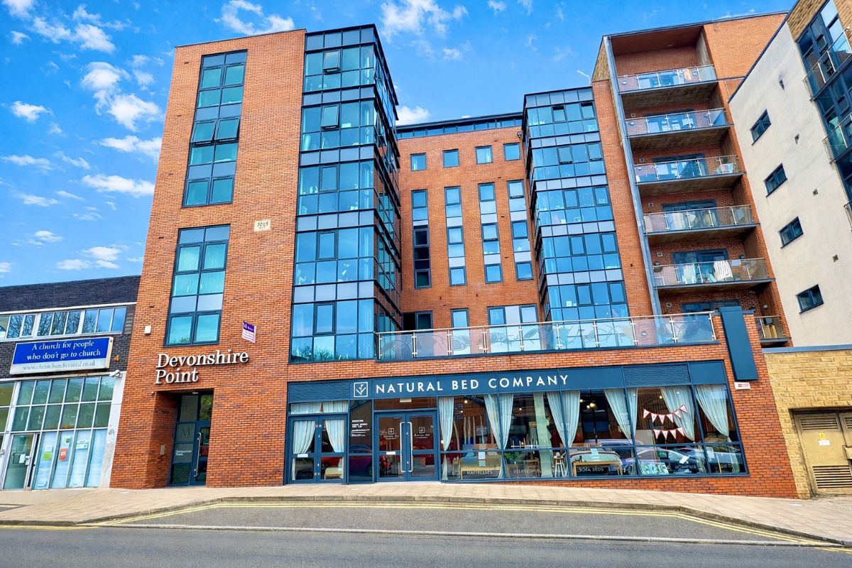 4 bedroom Apartment To Let