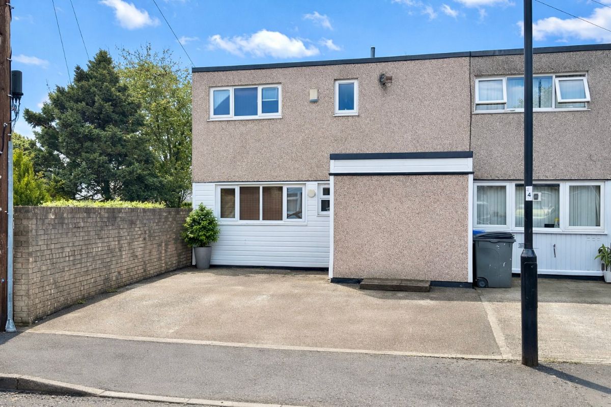 4 bedroom Semi-detached house To Let