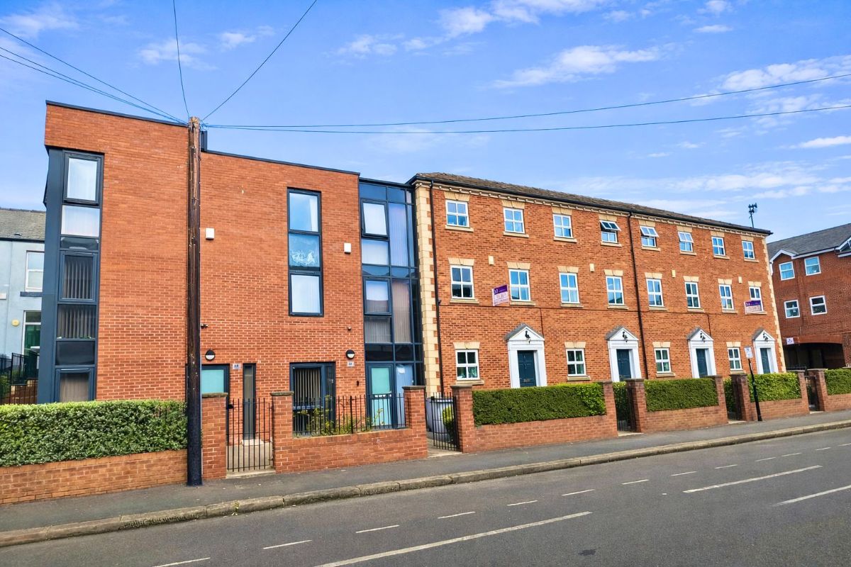 6 bedroom Terraced House To Let