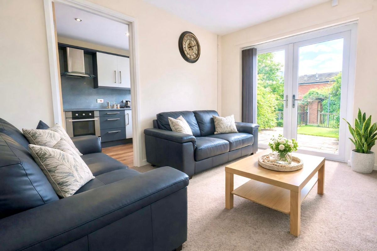 4 bedroom Semi-detached house To Let
