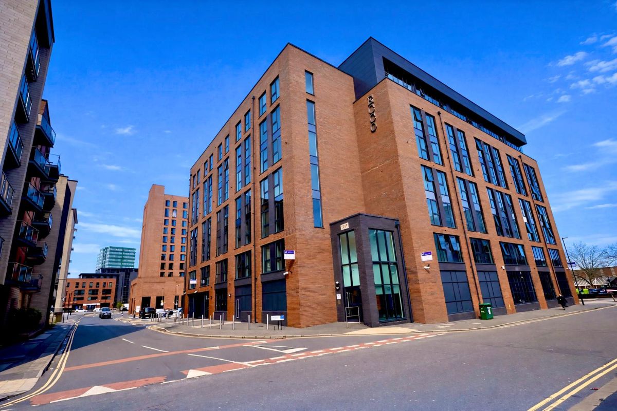 3 bedroom Apartment To Let