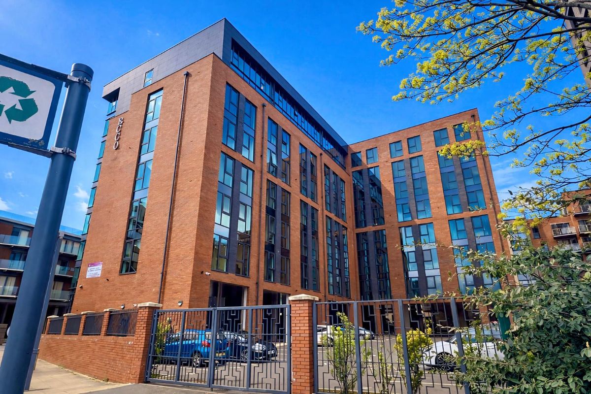 3 bedroom Apartment To Let