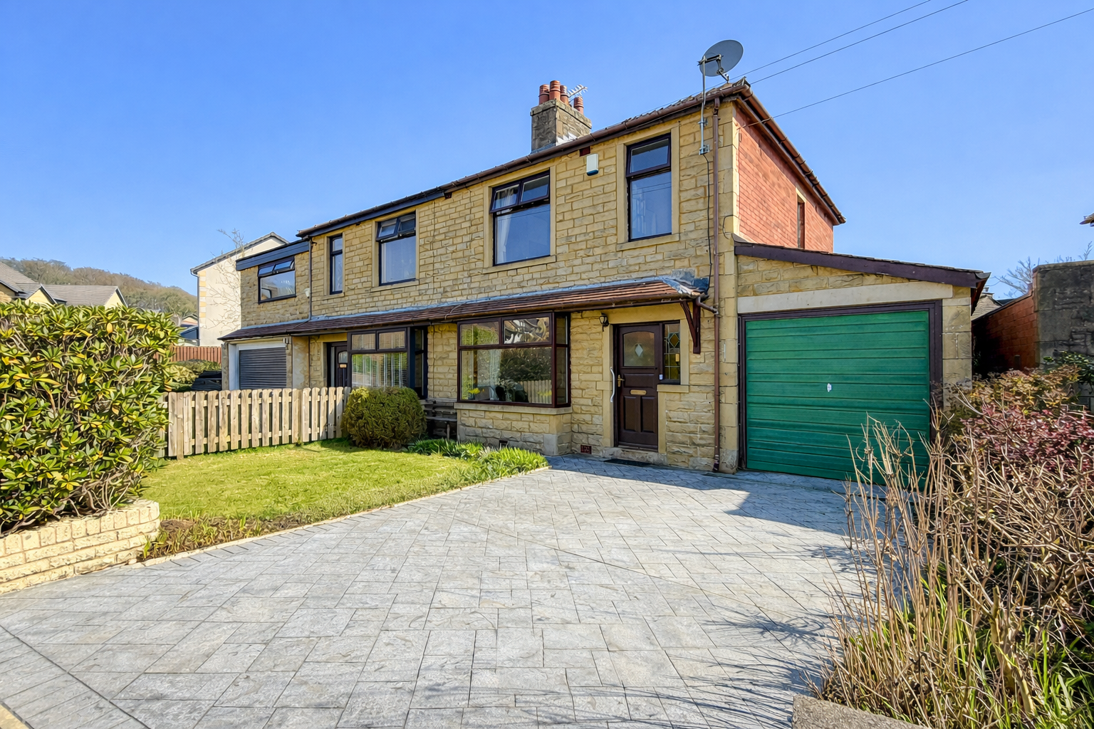 3 bedroom Semi-detached house For Sale