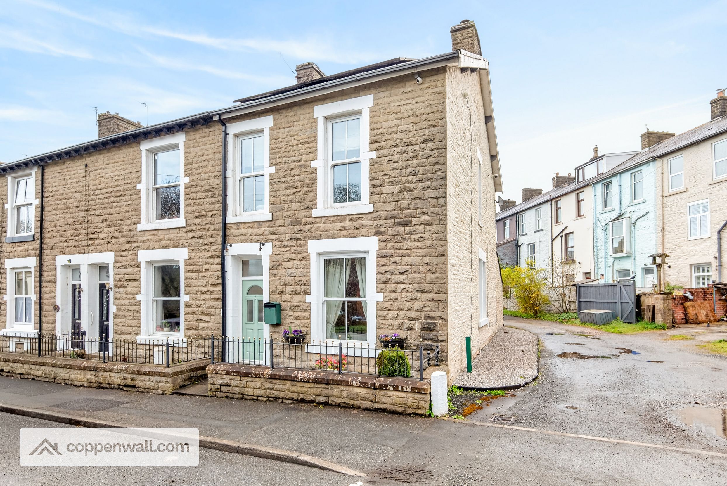 2 bedroom End of terrace house For Sale