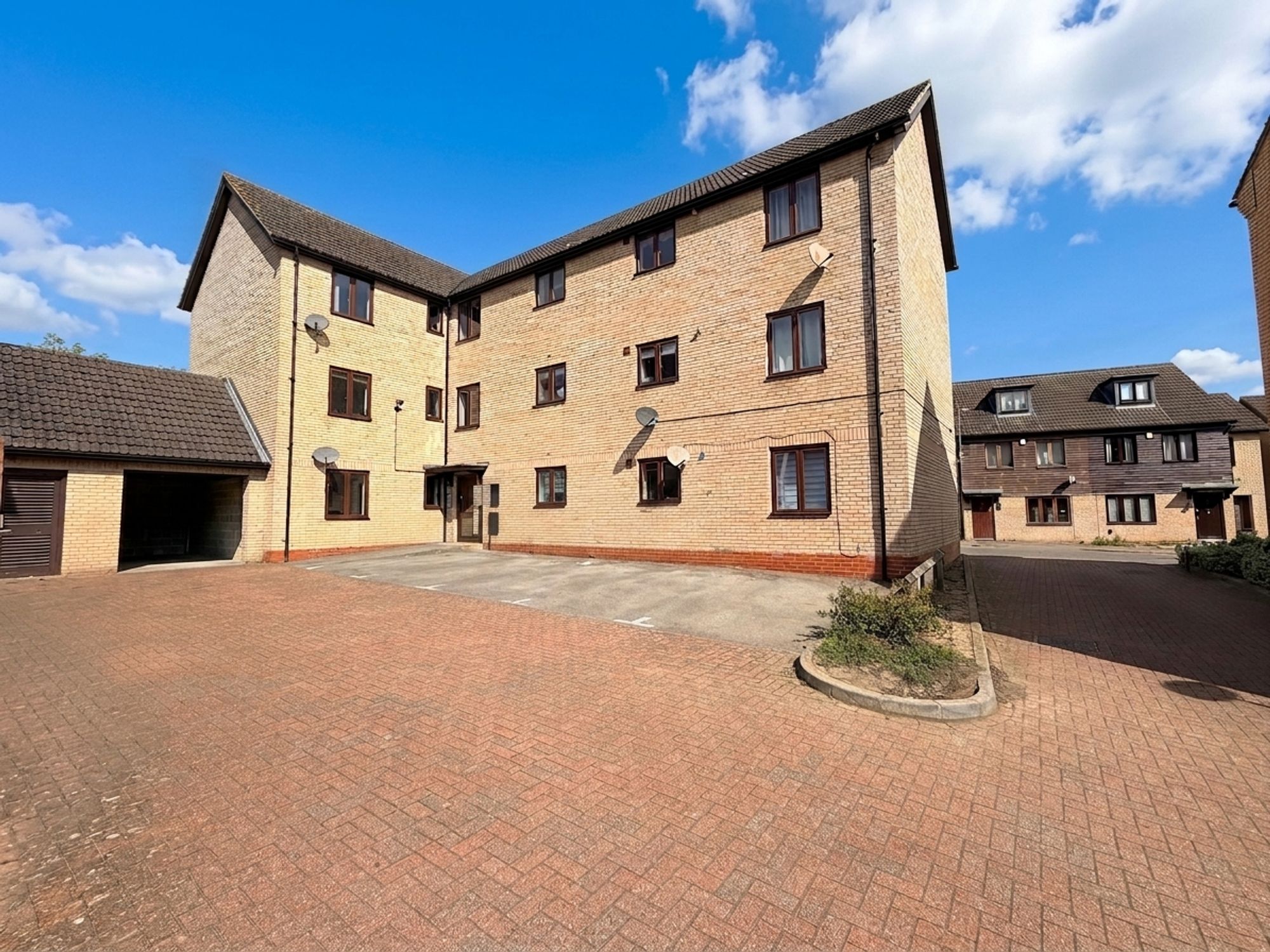 2 bedroom Flat share For Sale