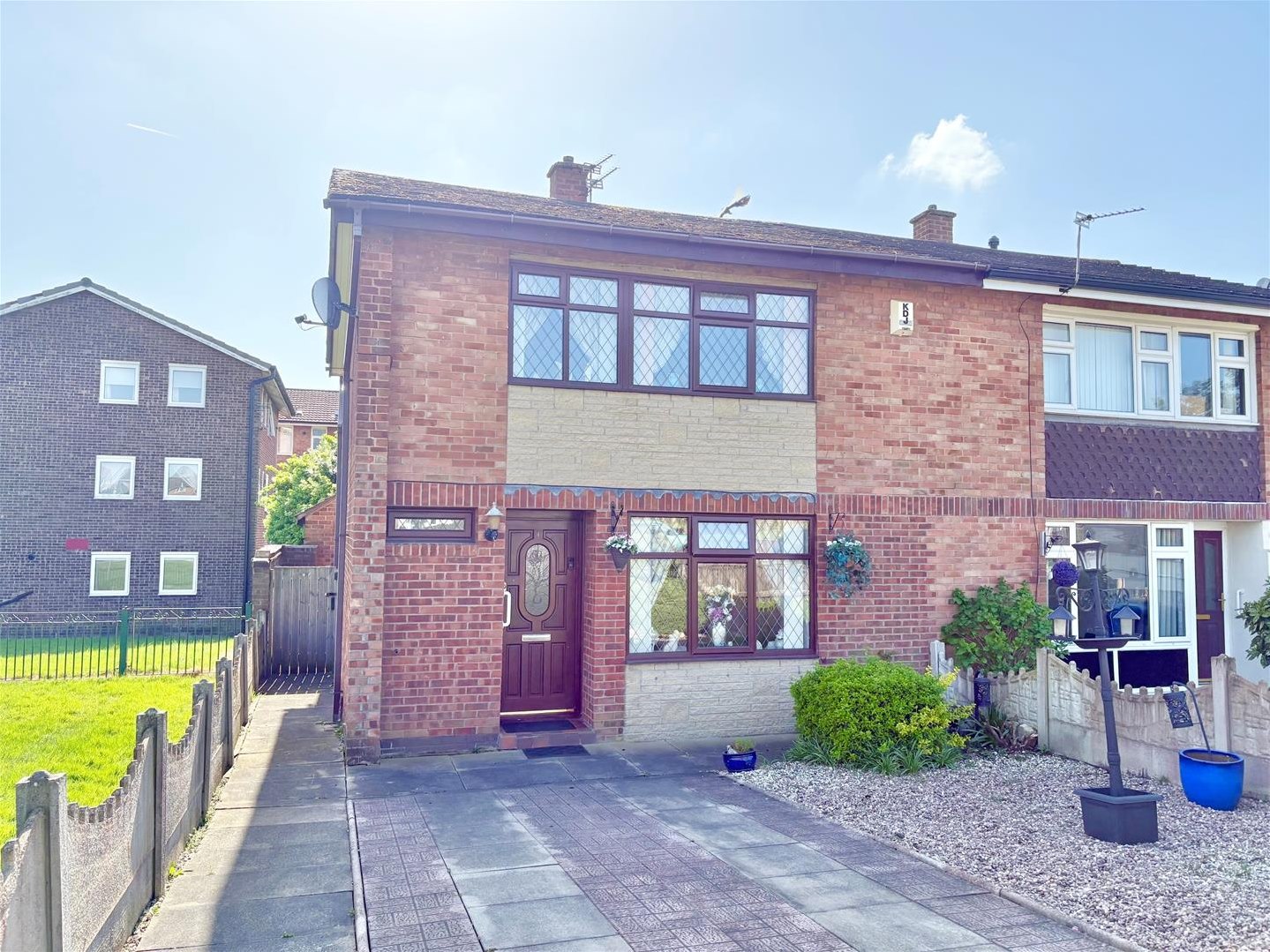 3 bedroom Semi-detached house For Sale