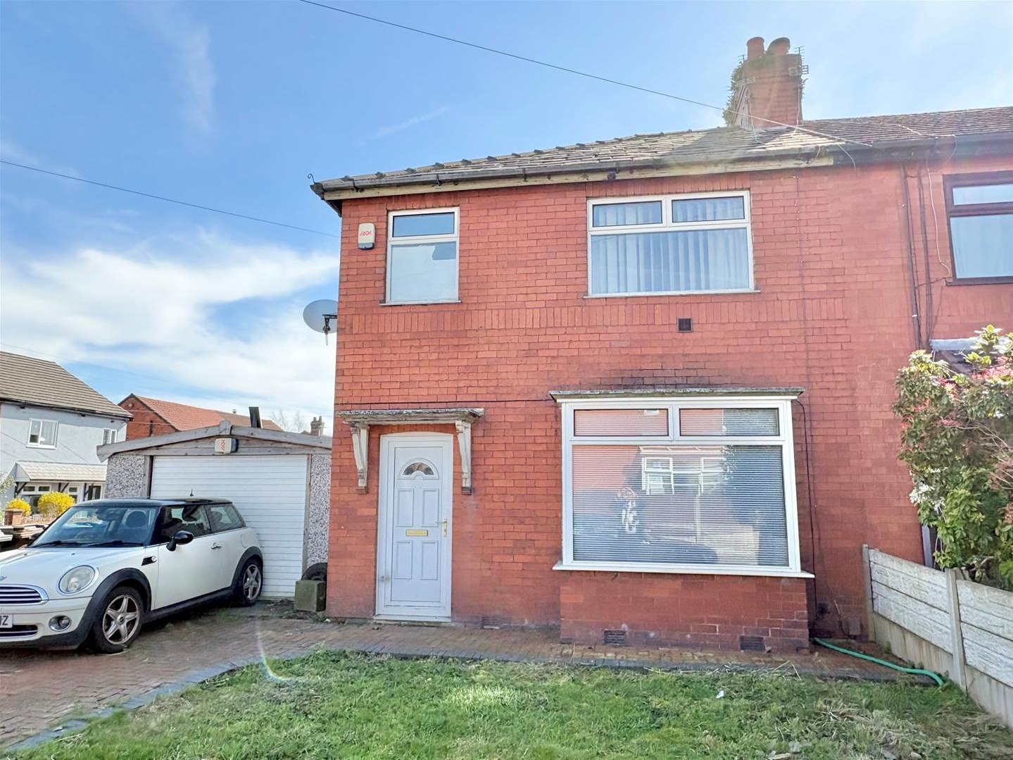 3 bedroom Semi-detached house For Sale