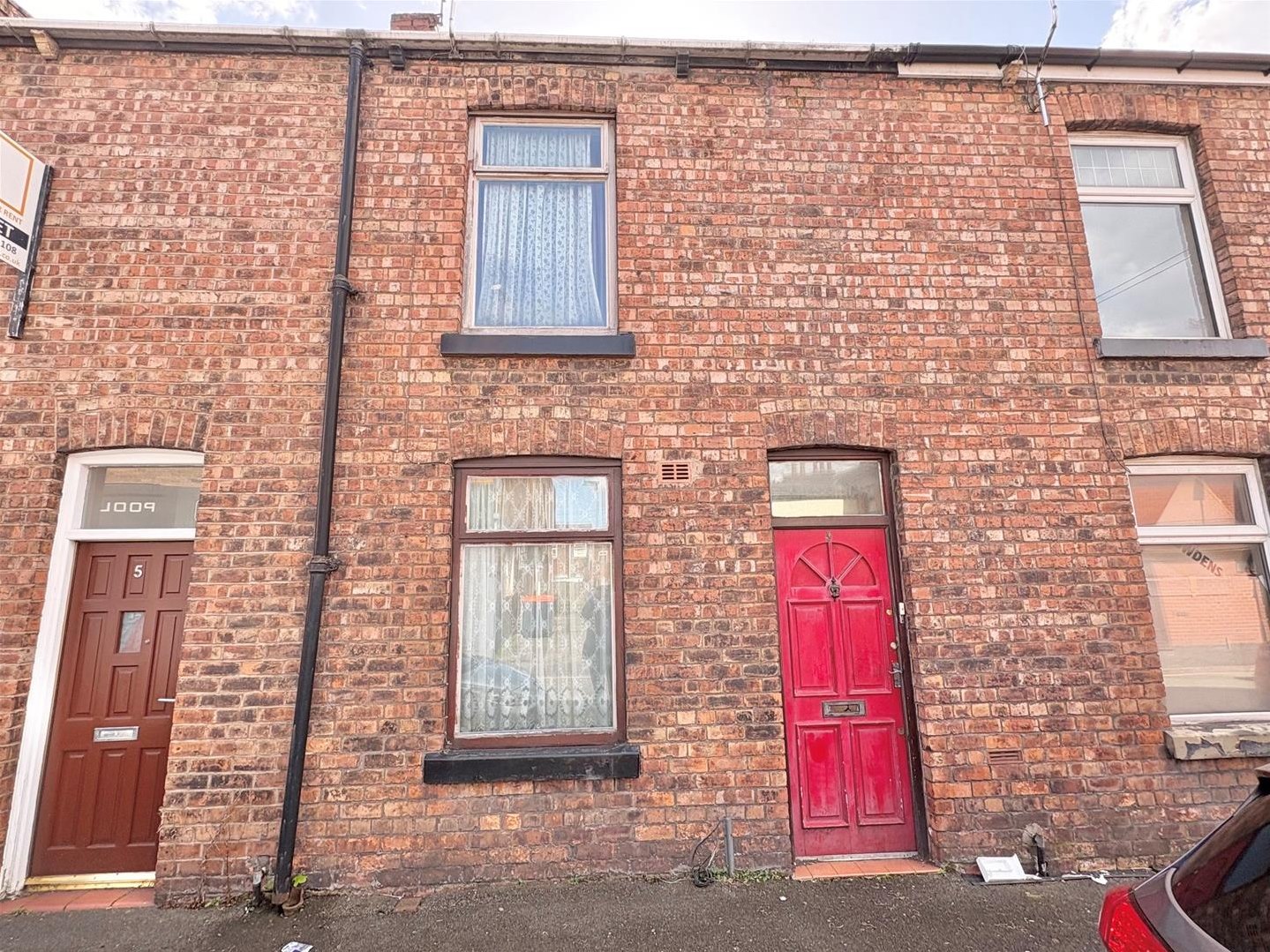 2 bedroom Terraced House Under Offer